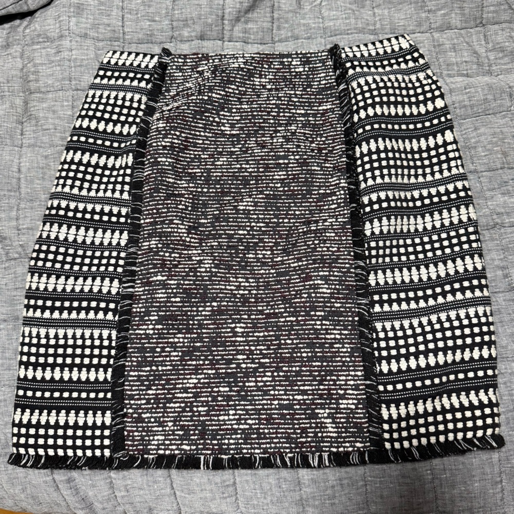 LOFT Black and White Geometric Pencil Skirt
